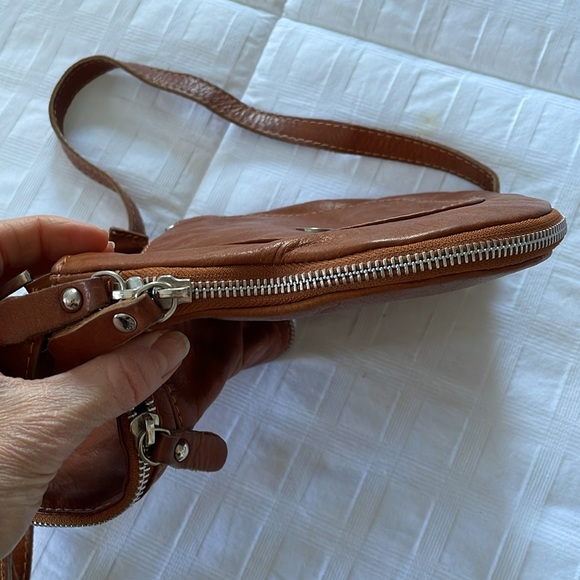 Italian leather crossbody bag - Picture 7 of 9